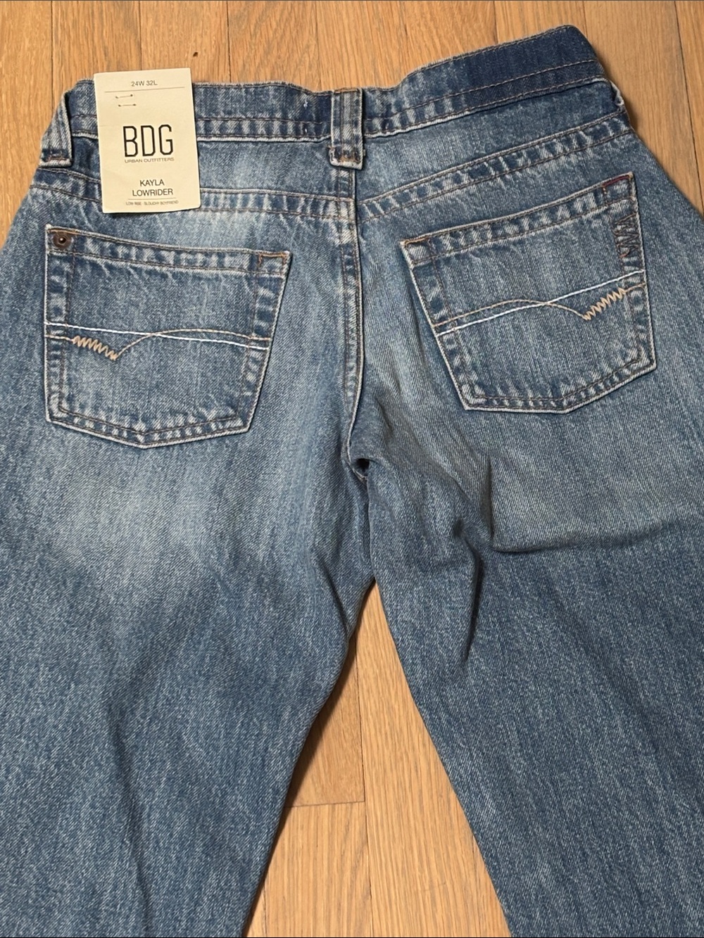 BDG Size 24 Women's Straight Leg Jeans in Medium Blue Wash - Picture 8 of 10